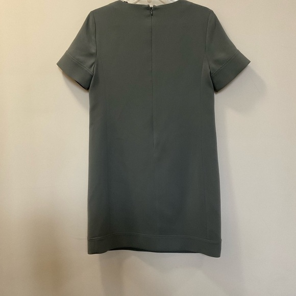 Theory V Neck Green Banded Shift Dress Short Sleeves Hidden Back Zip Size 4 - Picture 4 of 7